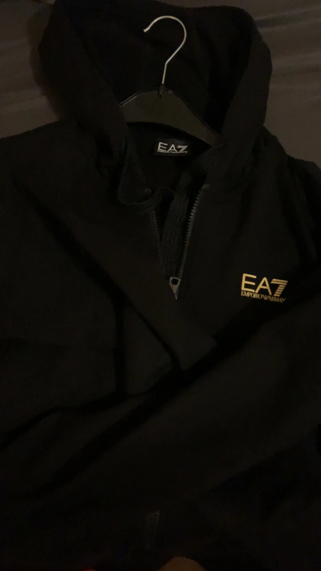 Svart zip-kofta från EA7 Armani