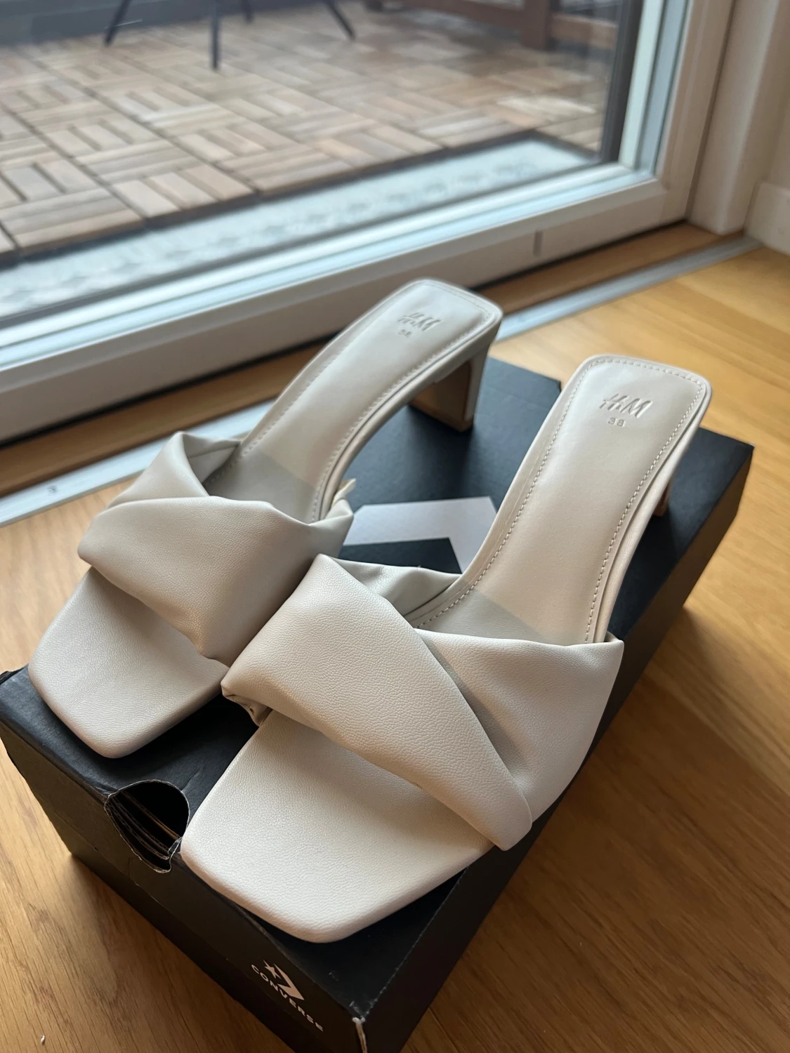 Beige klackskor från H&M