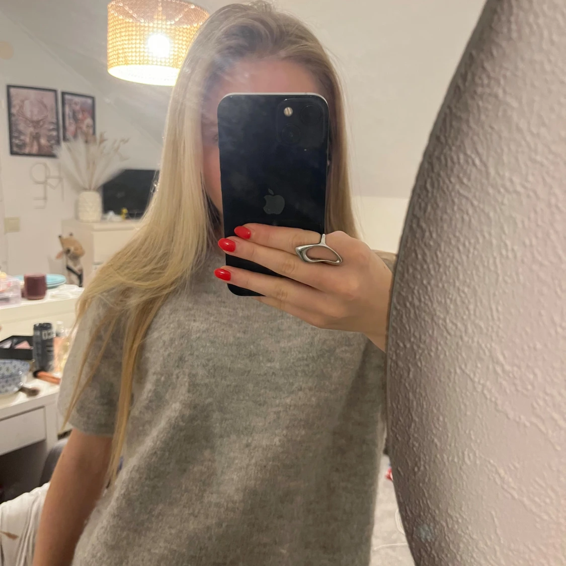 Grå croppad stickad tröja