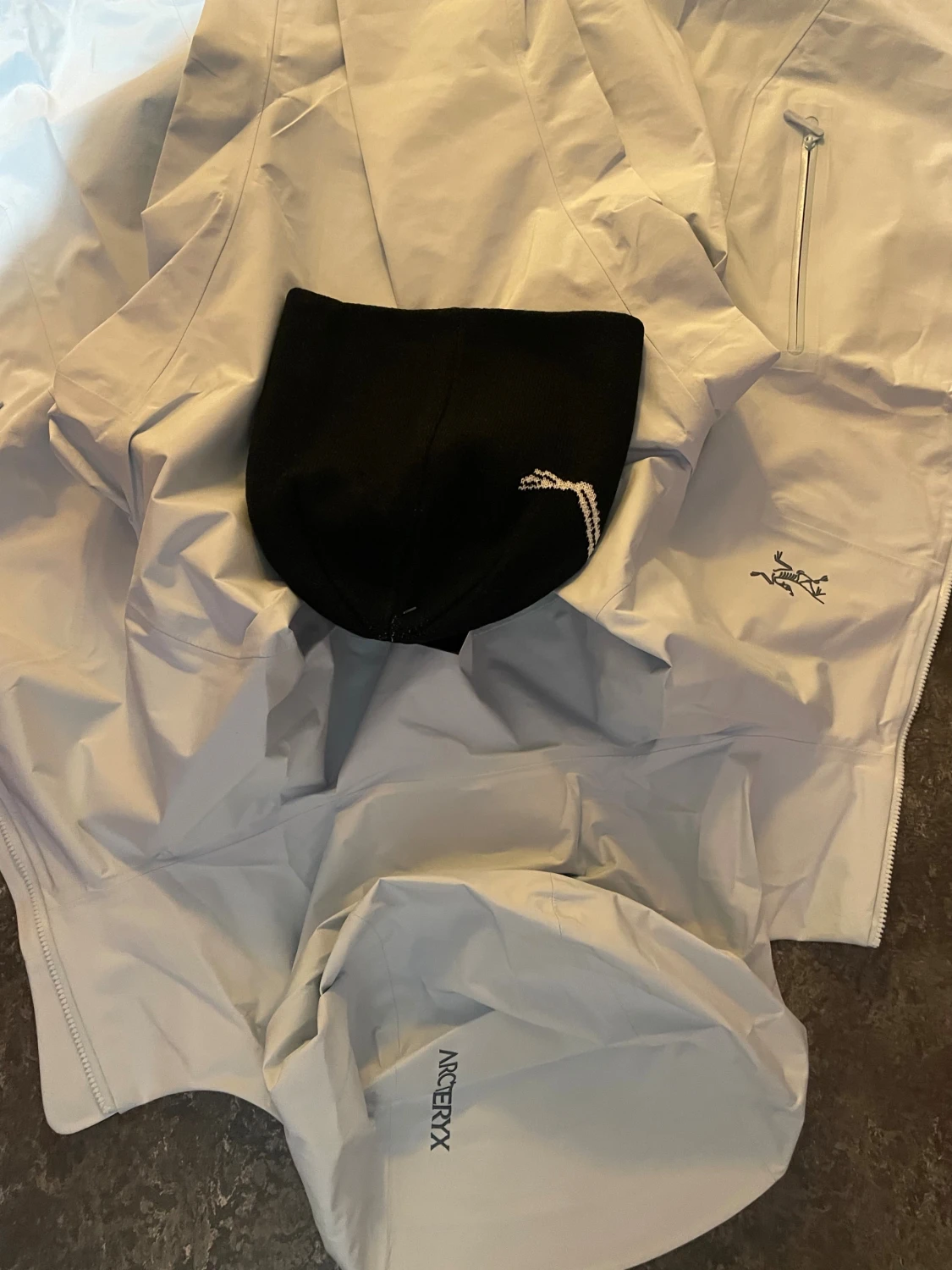 Arcteryx jacka och mössa - 5