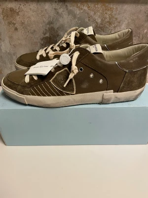 Philippe model skor - Helt nya Philippe model skor i storlek 42. Mitt pris:2500kr! Hör av er vid frågor och funderingar!