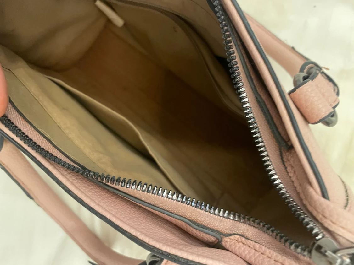 Rosa väska med nitar - 5