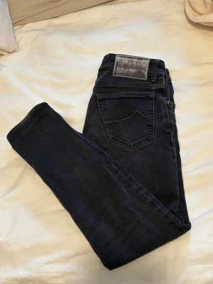Jacob Cohen jeans - Jeans från Jacob Cohen, storlek 31, bra skick. Tveka inte på att höra av dig vid minsta lilla fundering.