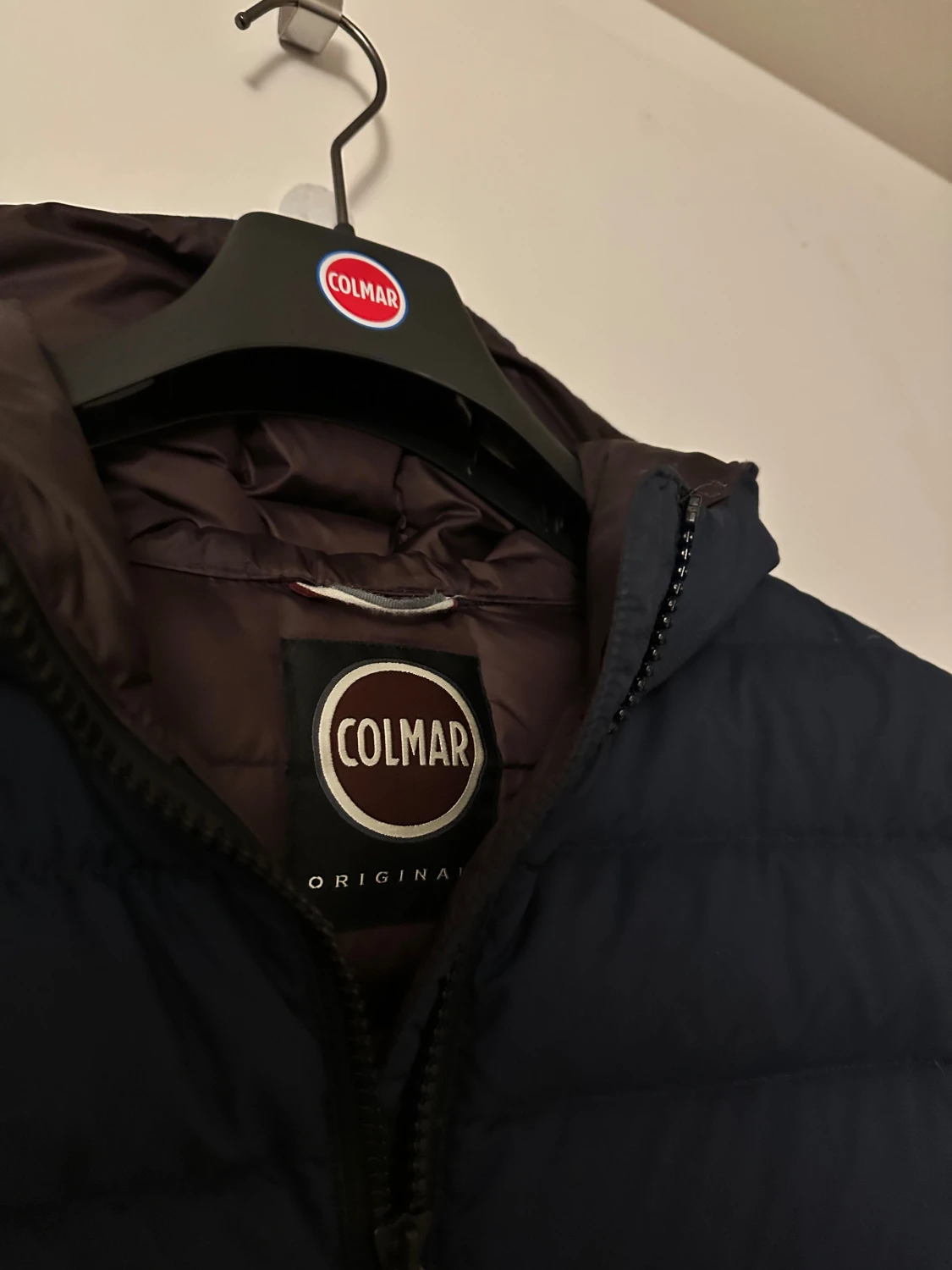 Mörkblå Colmar pufferjacka med huva