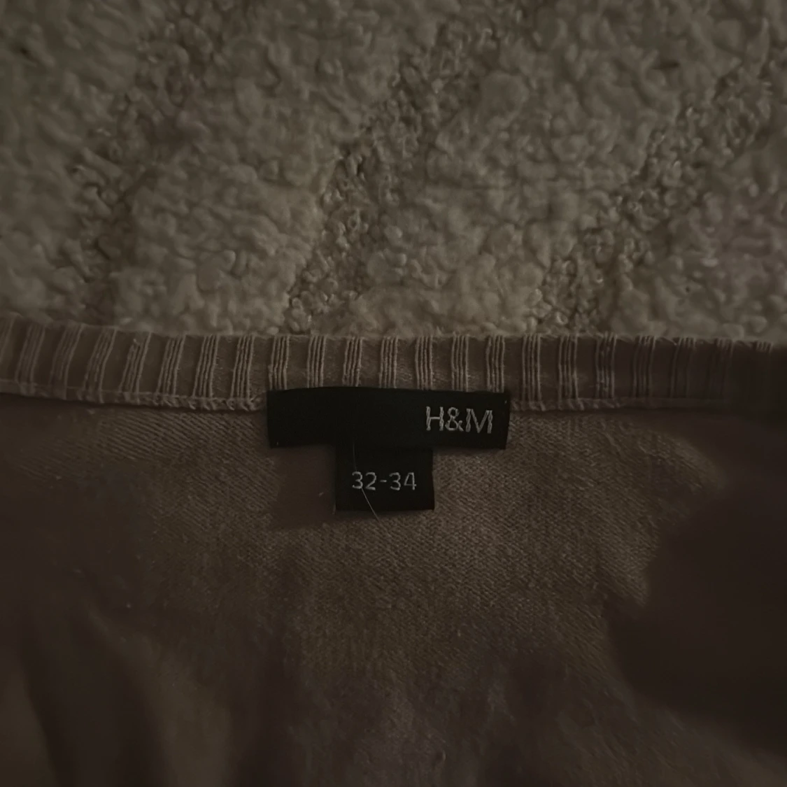 Beige kofta från H&M med knappar - 3
