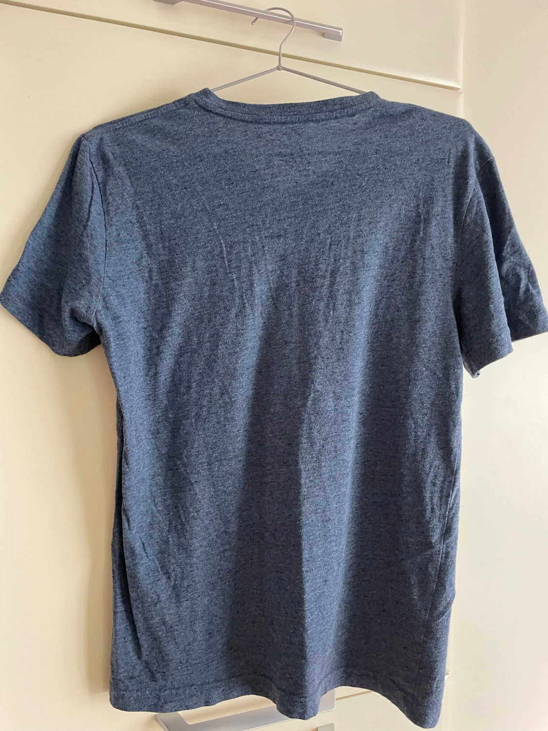 Blå v-ringad t-shirt från H&M - 1