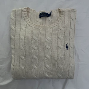 Ralph Lauren tröja  - Jätte snygg stickad tröja från Ralph Lauren. Som ny! 