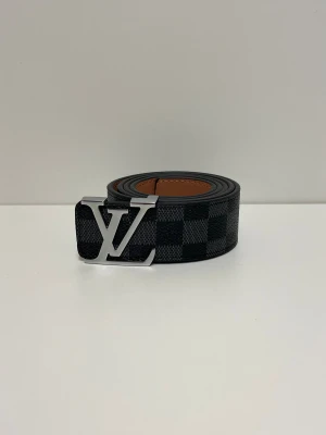 Lv Bälte - Säljer ett helt nytt bälte, aldrig använd. Storlek 110. Snabb frakt fraktas inom 24h efter köp. Kan härmas i Haninge, skriv gärna vid fler frågor.