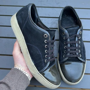 Lanvins - Sjukt feta lanvins! Uk8 motsvarar 42-43! Skick 7/10! Nypris 5000. Passar till alla outfits! Hör av dig vid intresse 🤩