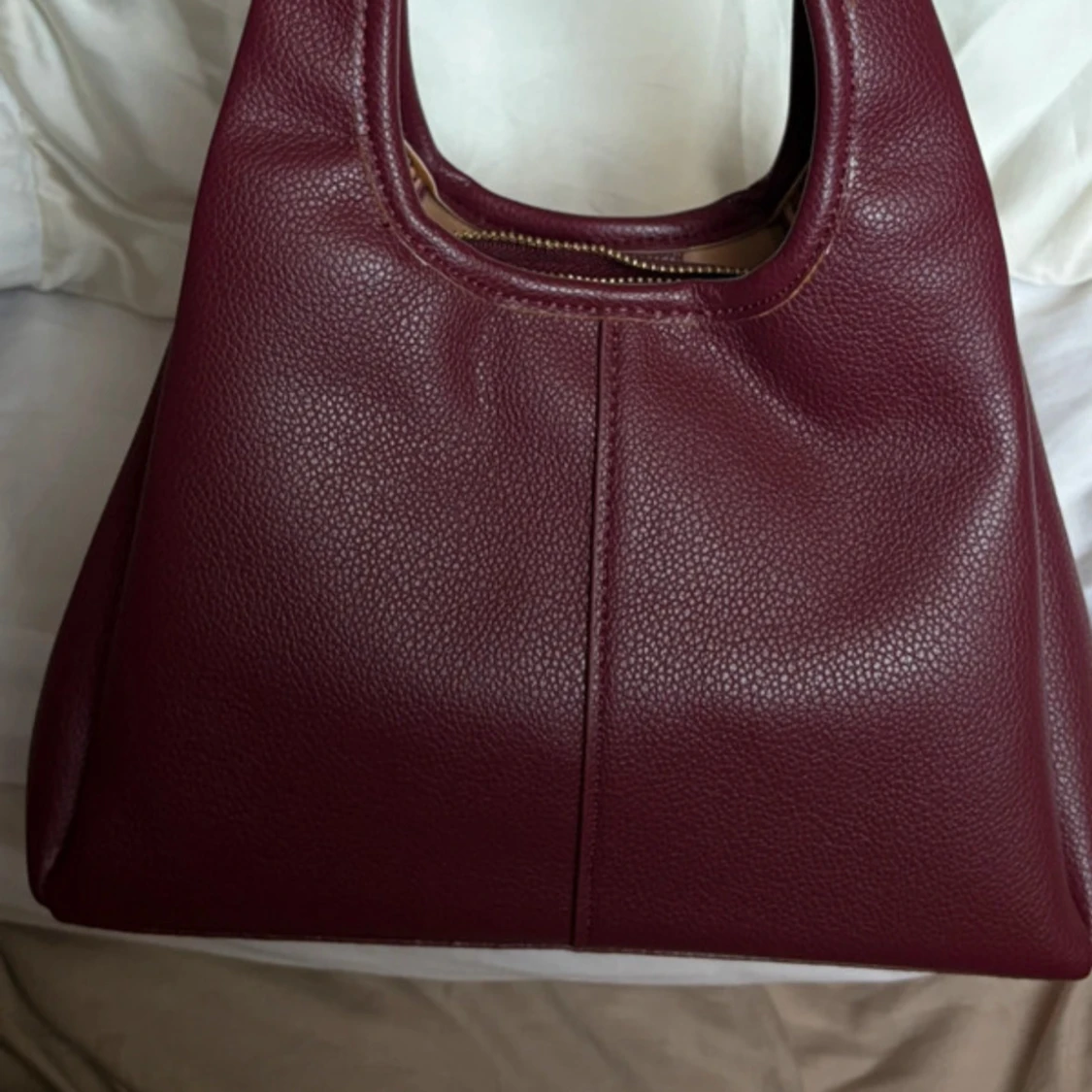 Vinröd axelväska i skinn med dragkedja - 4