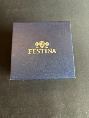 Festina klocka - Säljer en festina klocka. Aldrig använd och är i perfekt skick. hör av dig för frågor!