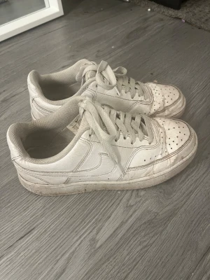 nike skor - okej skick💖