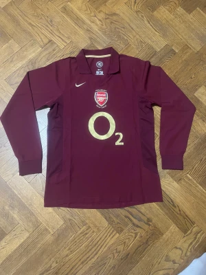Arsenal långarmad tröja  - Jätte fin tröja som är knappt använt den har inte skador eller liknande