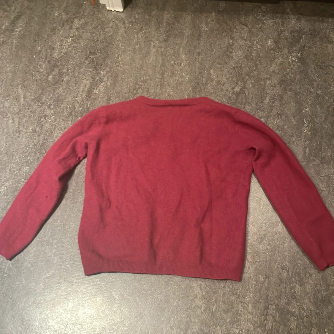 Vinröd v-ringad tröja från Kookai - 2