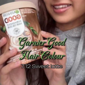 Garner Good Color - 7.12 Sweet latte - En helt ny och oöppnad förpackning av hårfärg från Garnier Good Color i färgen 7.12. Ger en bleknings effekt utan att egentligen behöva bleka håret (innehåller ej blekning). Se bilder för resultat. Köpt och fraktats utanför sverige för 199kr, färgen är slutsåld inom sverige’