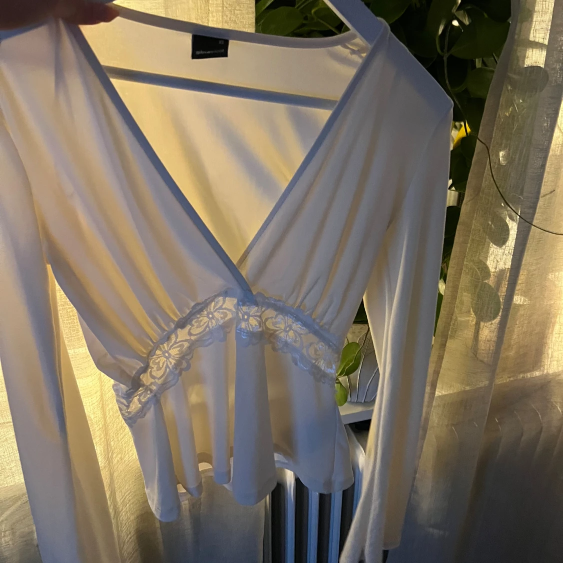 Vit topp med spets från Gina Tricot - 1