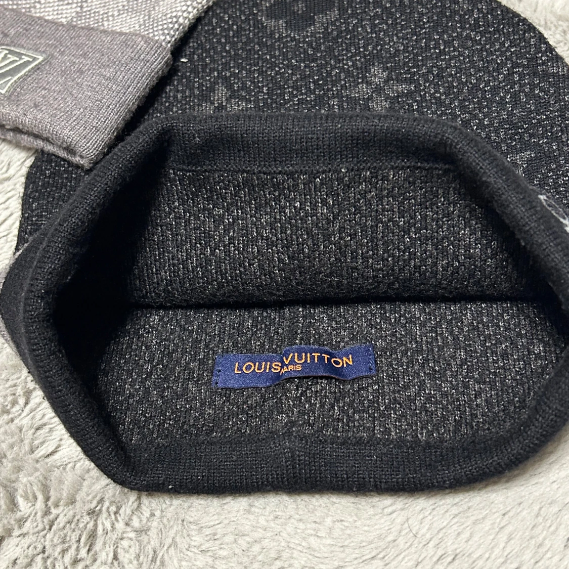 Svart mössa från Louis Vuitton - 1