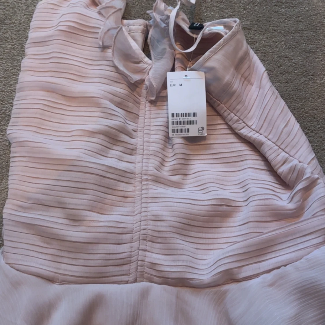 Ljusrosa volangklänning från H&M - 2