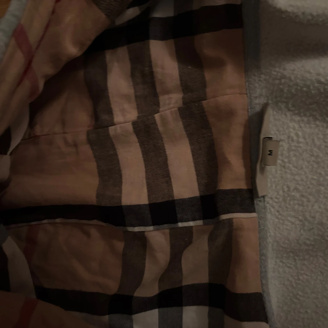 Grå Burberry hoodie med rutig huva/ PRIS KAN DISKUTERAS/ - 4