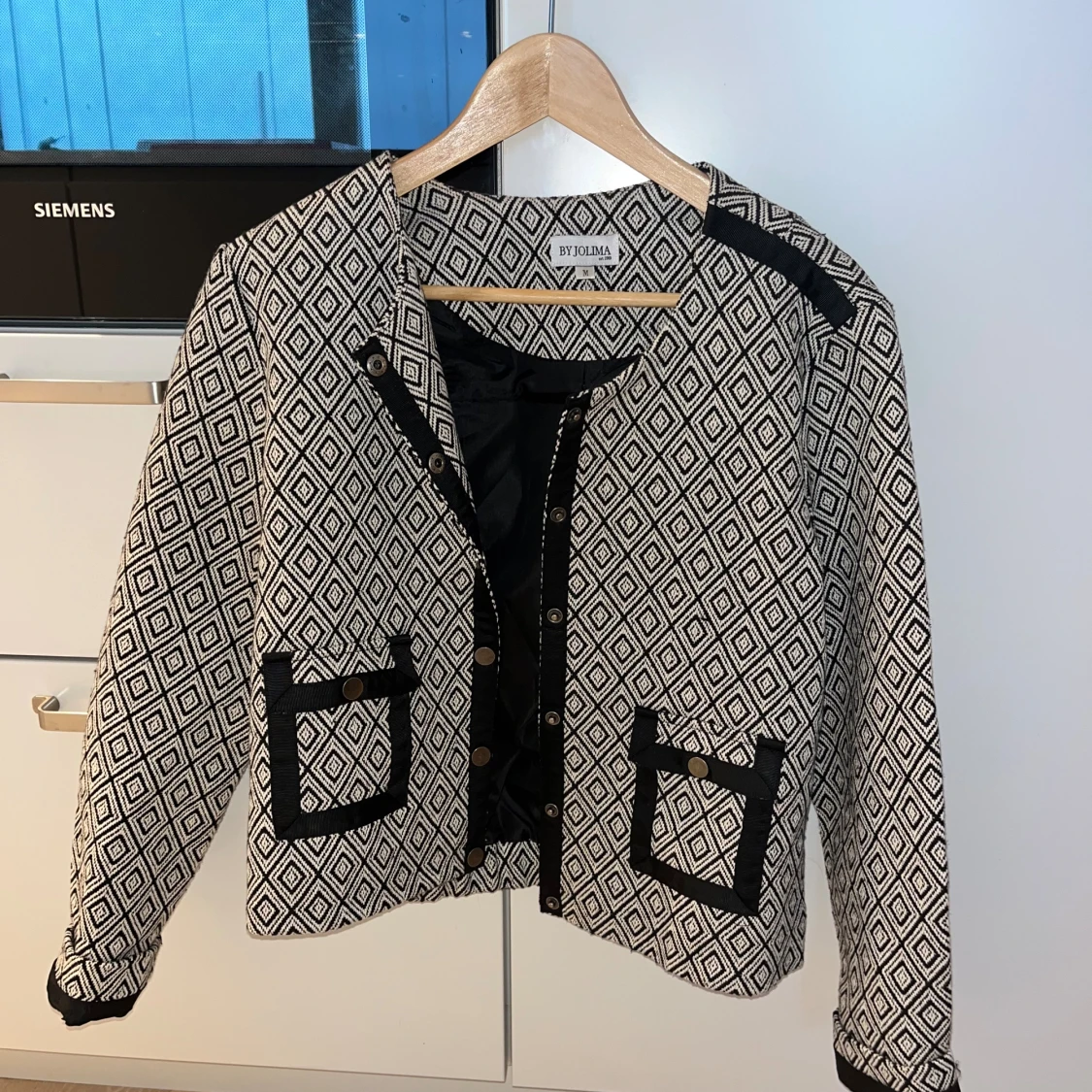 Mönstrad cardigan jacka från By Jolima