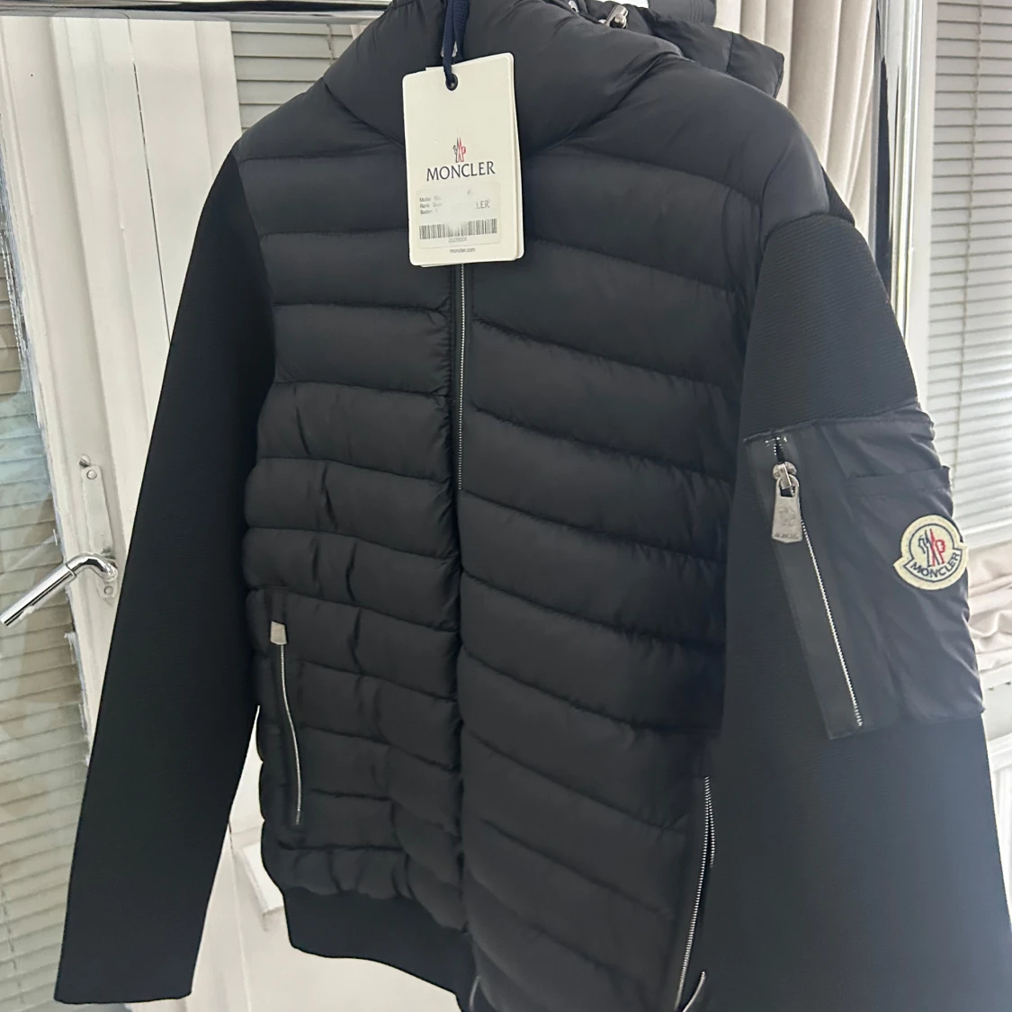 Svart pufferjacka från Moncler - 1