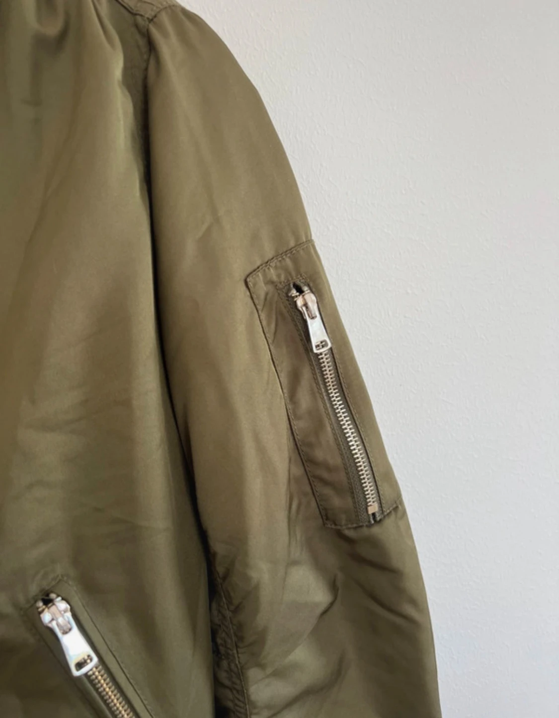Olivgrön bomberjacka - 1