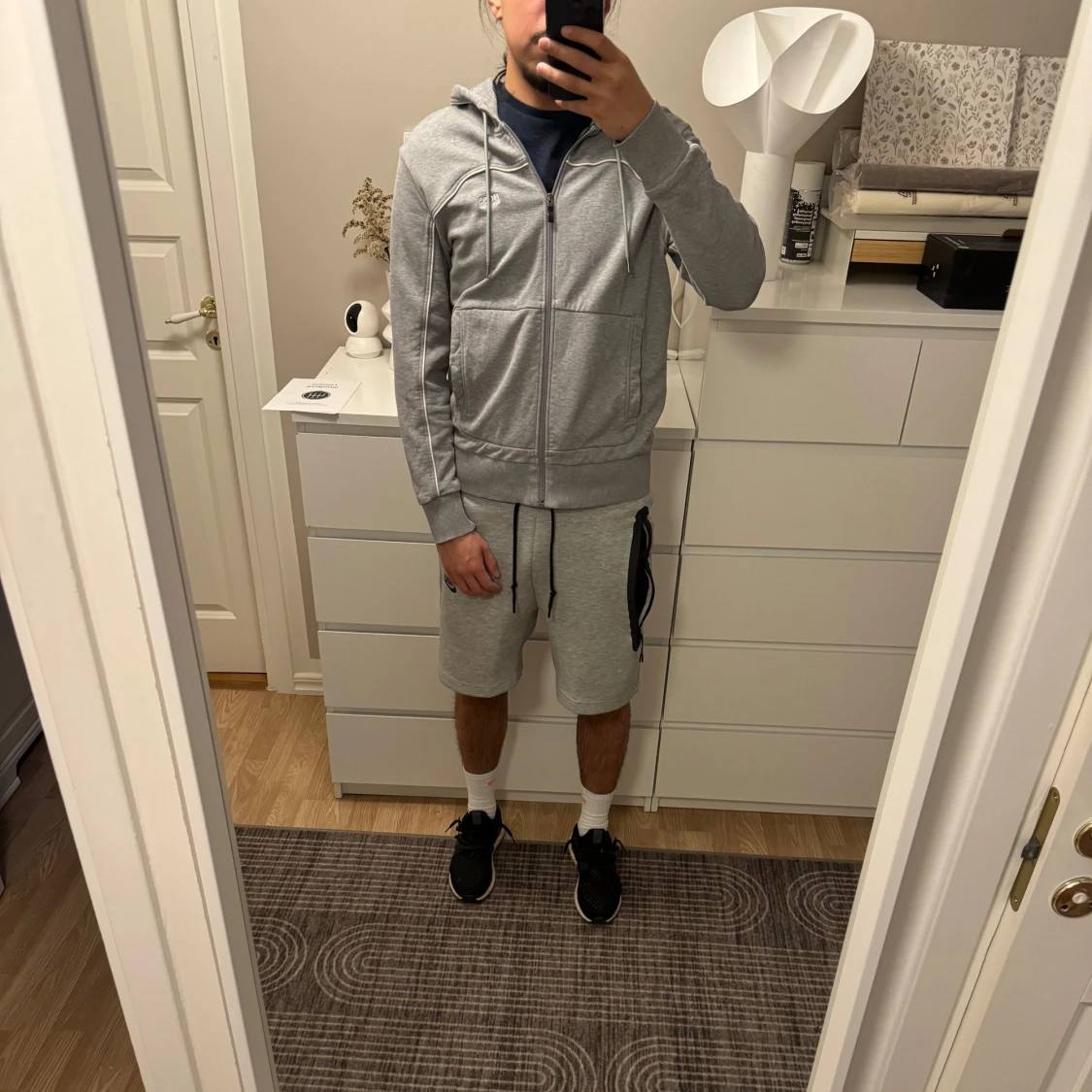 Grå hoodie från Hugo Boss - 1