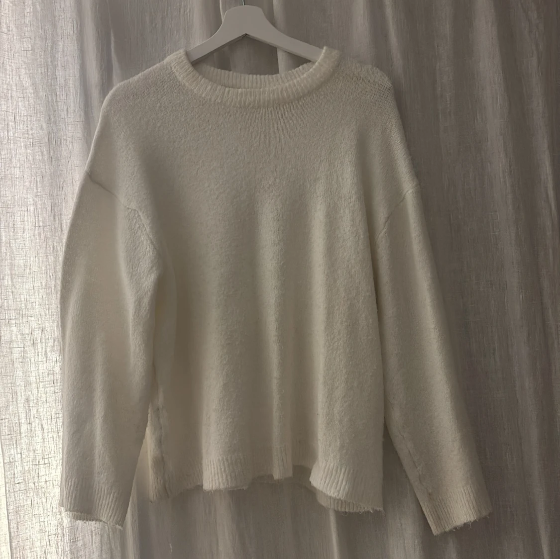 Vit stickad tröja från 157, S