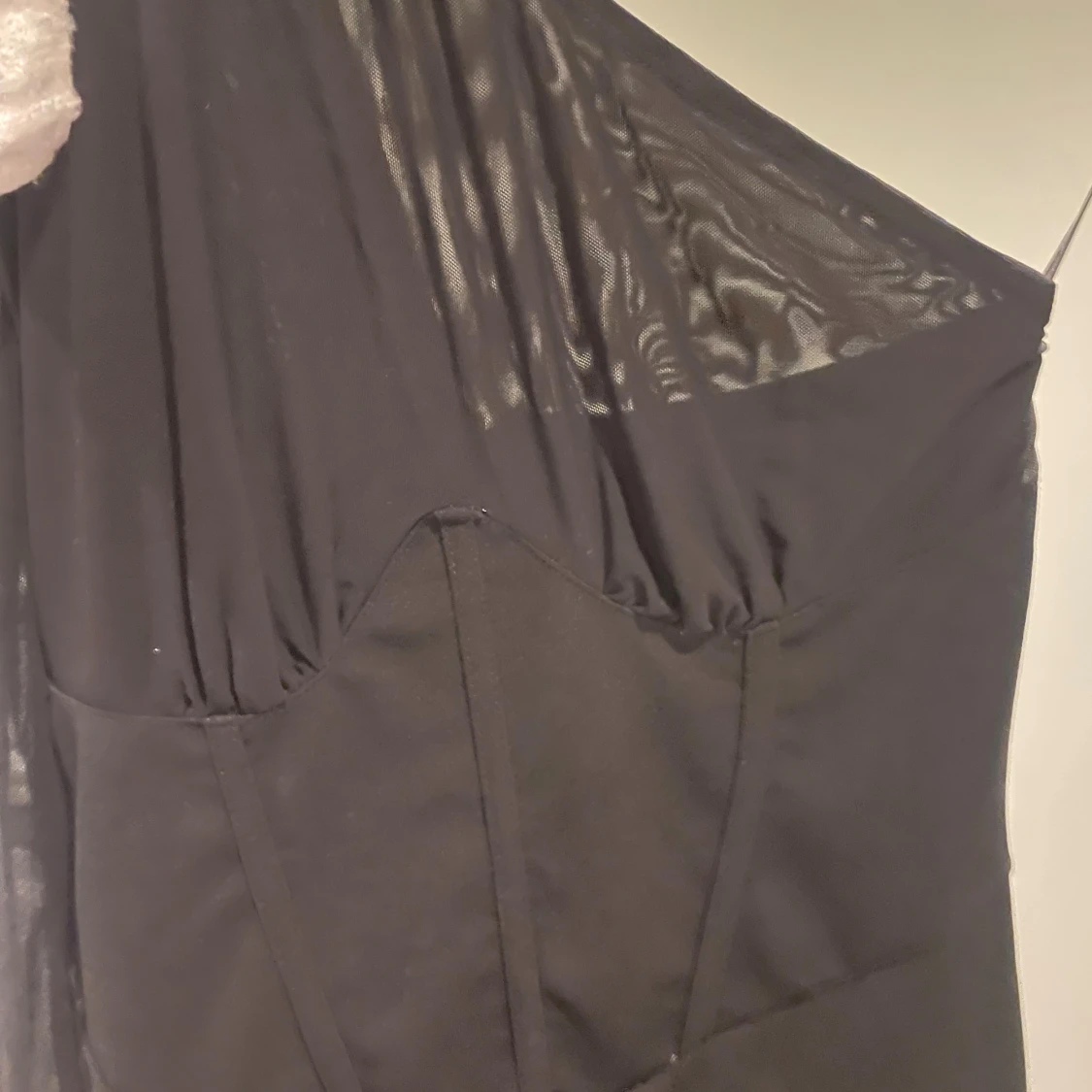 Svart långklänning med oneshoulder - 2