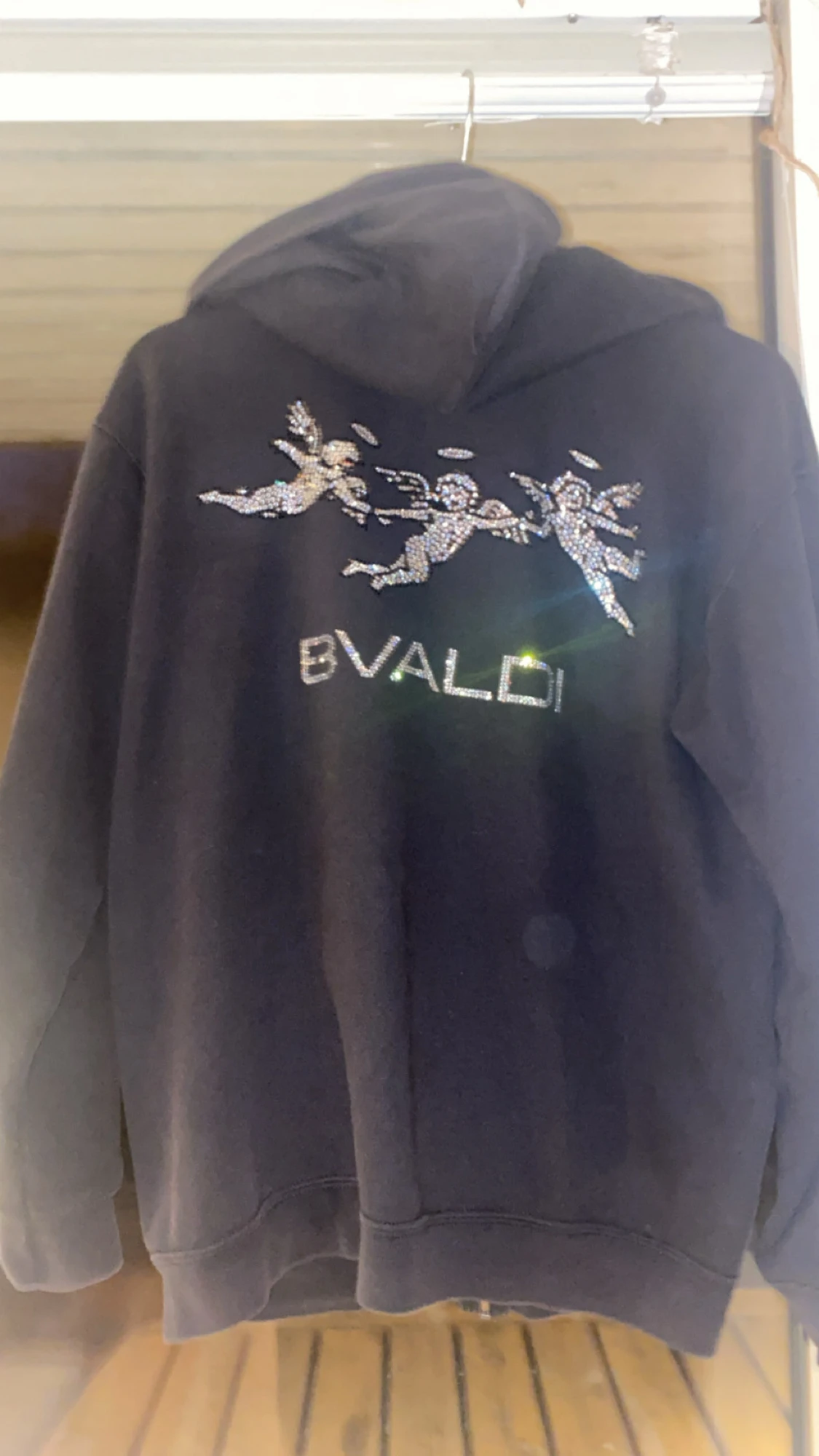 Svart hoodie med strass från Bvaldi - 1