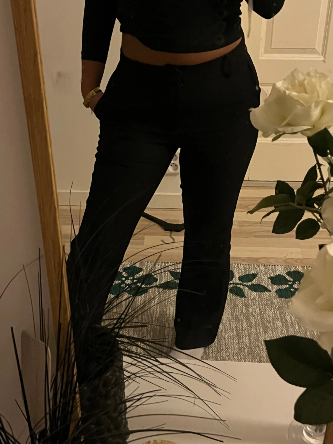 Svarta kostymbyxor från Bik Bok - 1