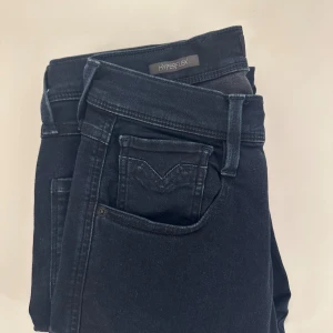Replay jeans  - Ett par Replay andas hyperflex i storlek 29/32✅    Skick 10/10 aldrig anvenda✅                                      Passform slim ✅                                                             Pris 299