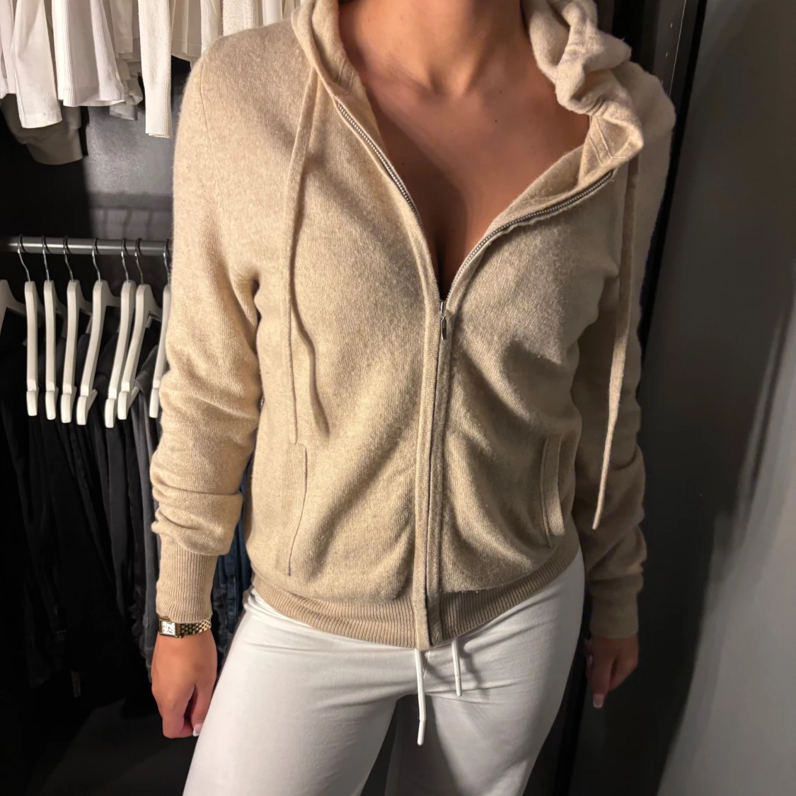 Beige hoodie i kashmir från Soft Goat - 1