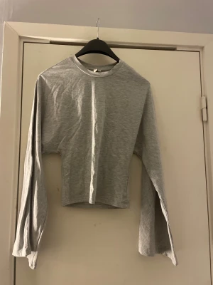 Grå tröja från Nelly  - Inte använd alls, jätte fint skick 💞