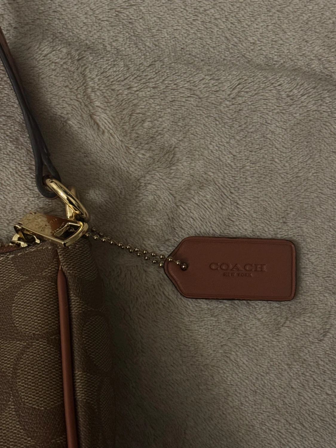 Brun axelväska från Coach - 2