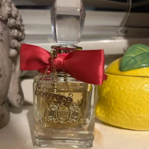 Juicy Couture Viva La Juicy Parfym - helt ny & knappt använd.