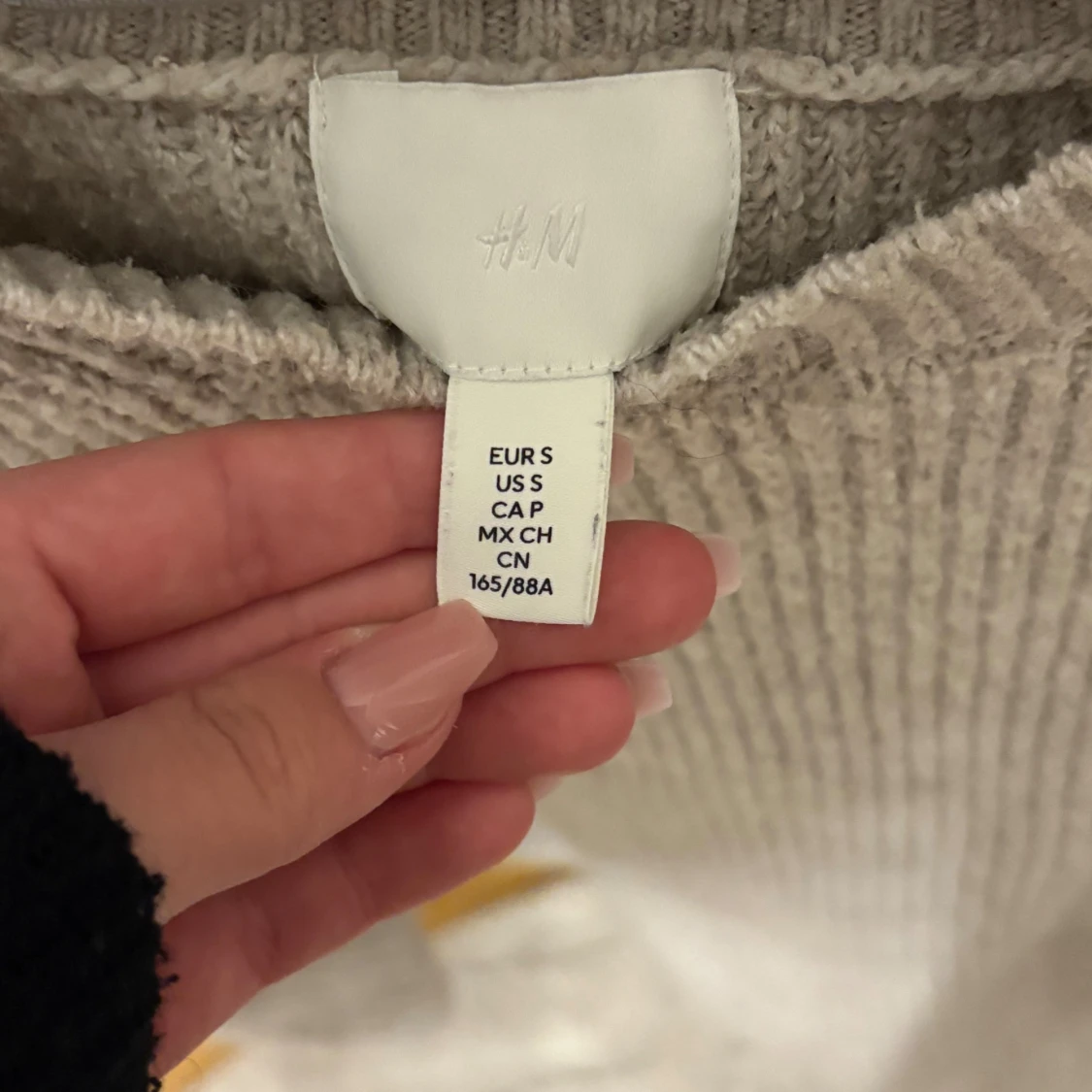 Beige stickad tröja från H&M - 1