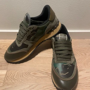 Valentino Rockrunner - Snygga Valentino Rockrunner. Knappt använda. Storlek 46.
