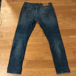 Tiger of sweden Pistorello - Säljer ett par tvärfeta tiger of sweden jeans i storlek 31/32 i mycket bra skick. Tveka inte att höra av dig vid fler bilder eller frågor🤙🤙 Pris inte hugget i sten🪨