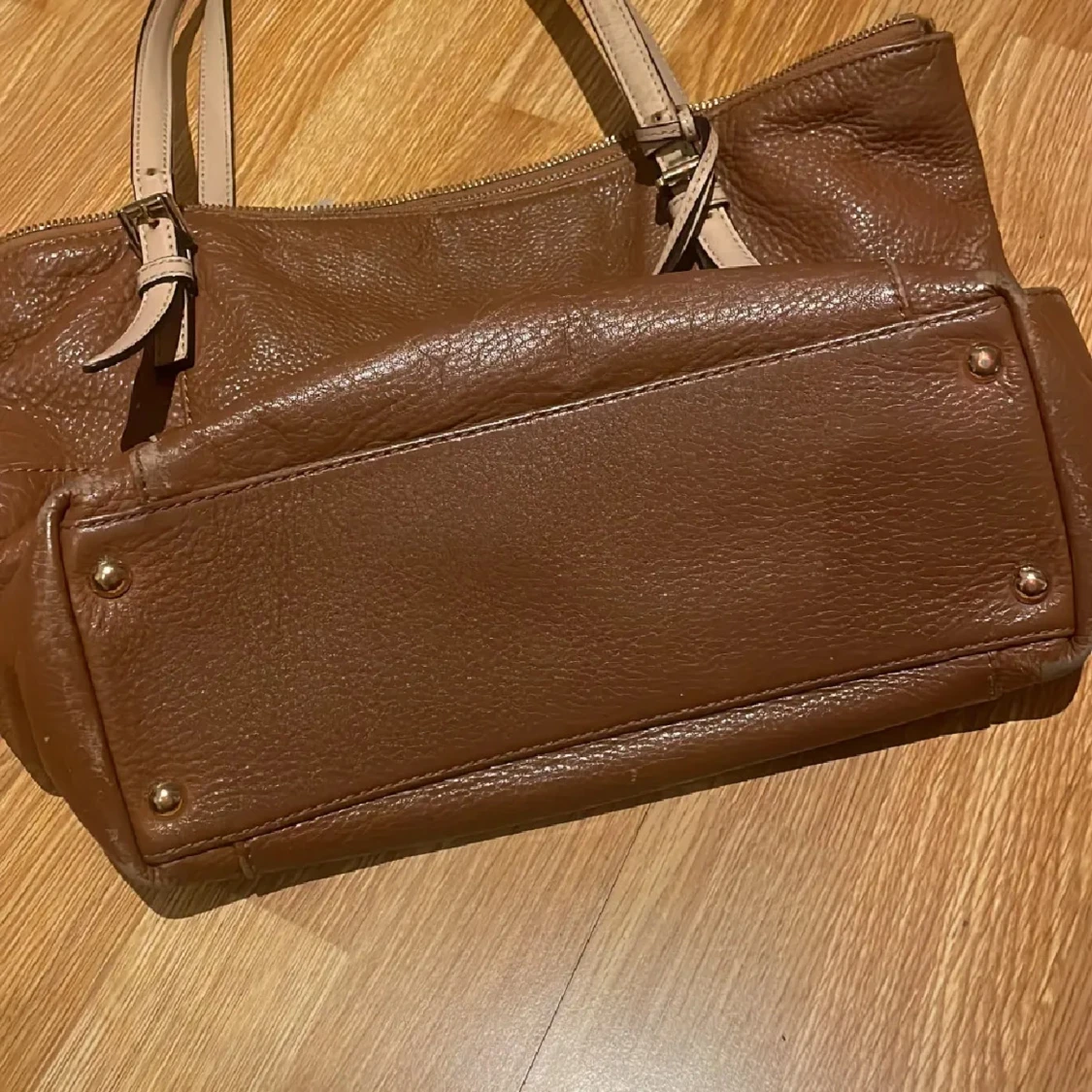 Brun handväska från Michael Kors - 3