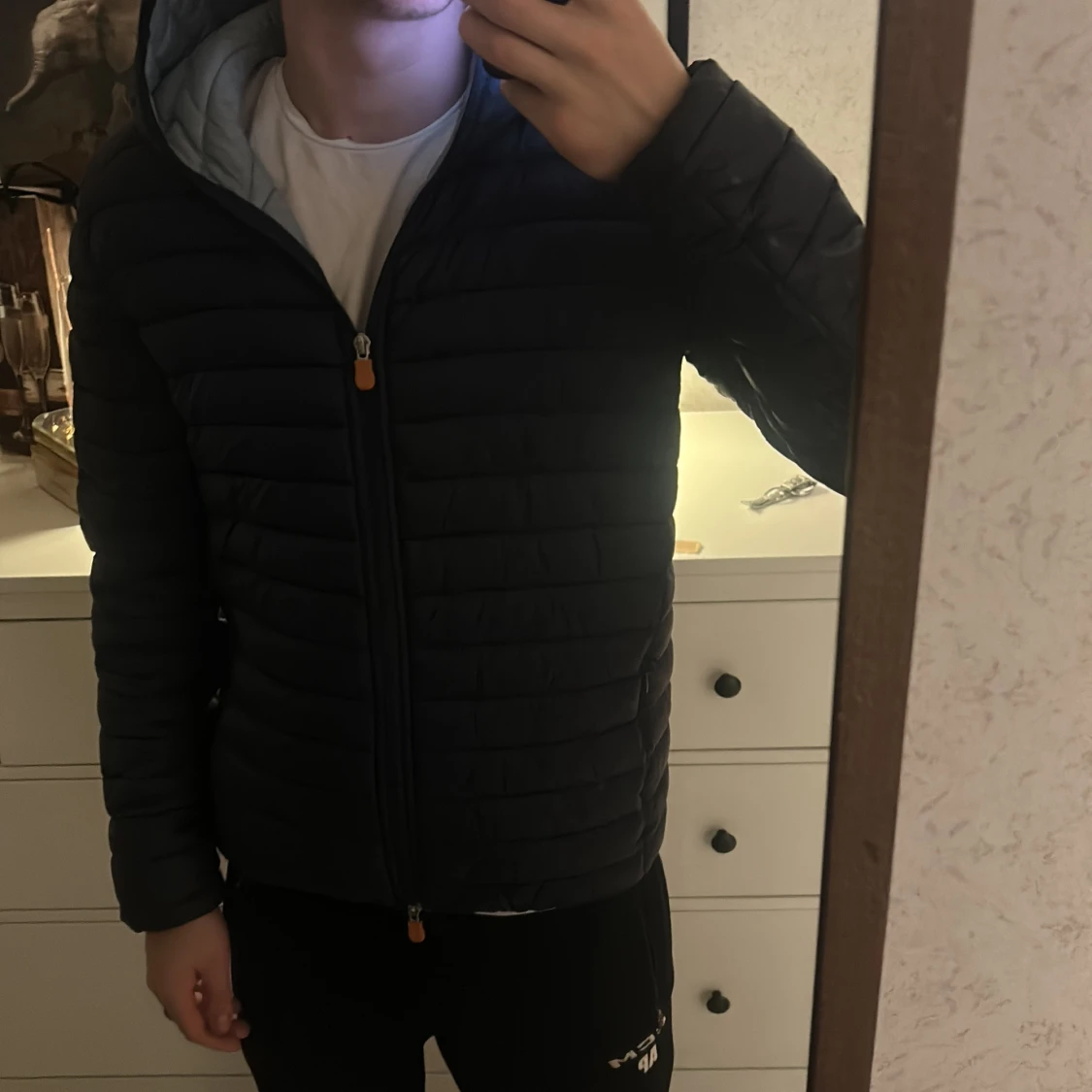 Svart pufferjacka med huva - 2