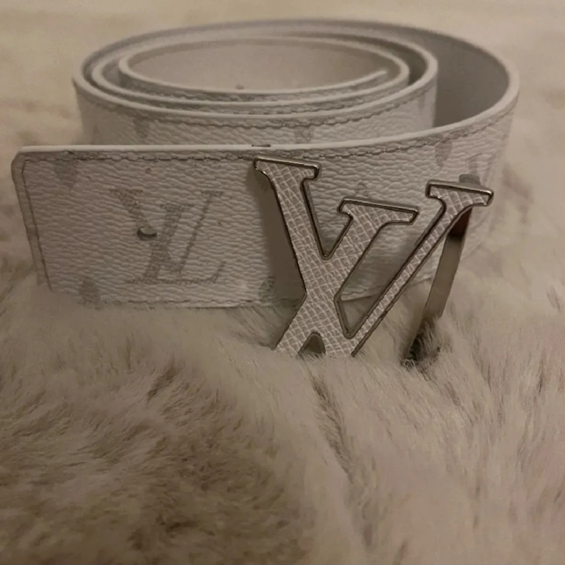 Vit Louis Vuitton bälte med monogram - 2