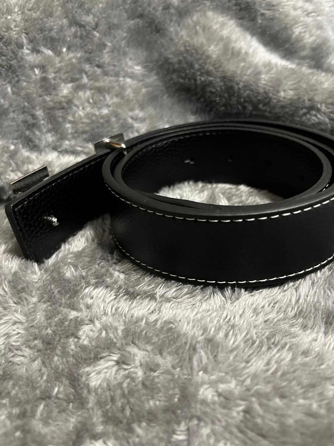Snyggt svart H bälte - 2