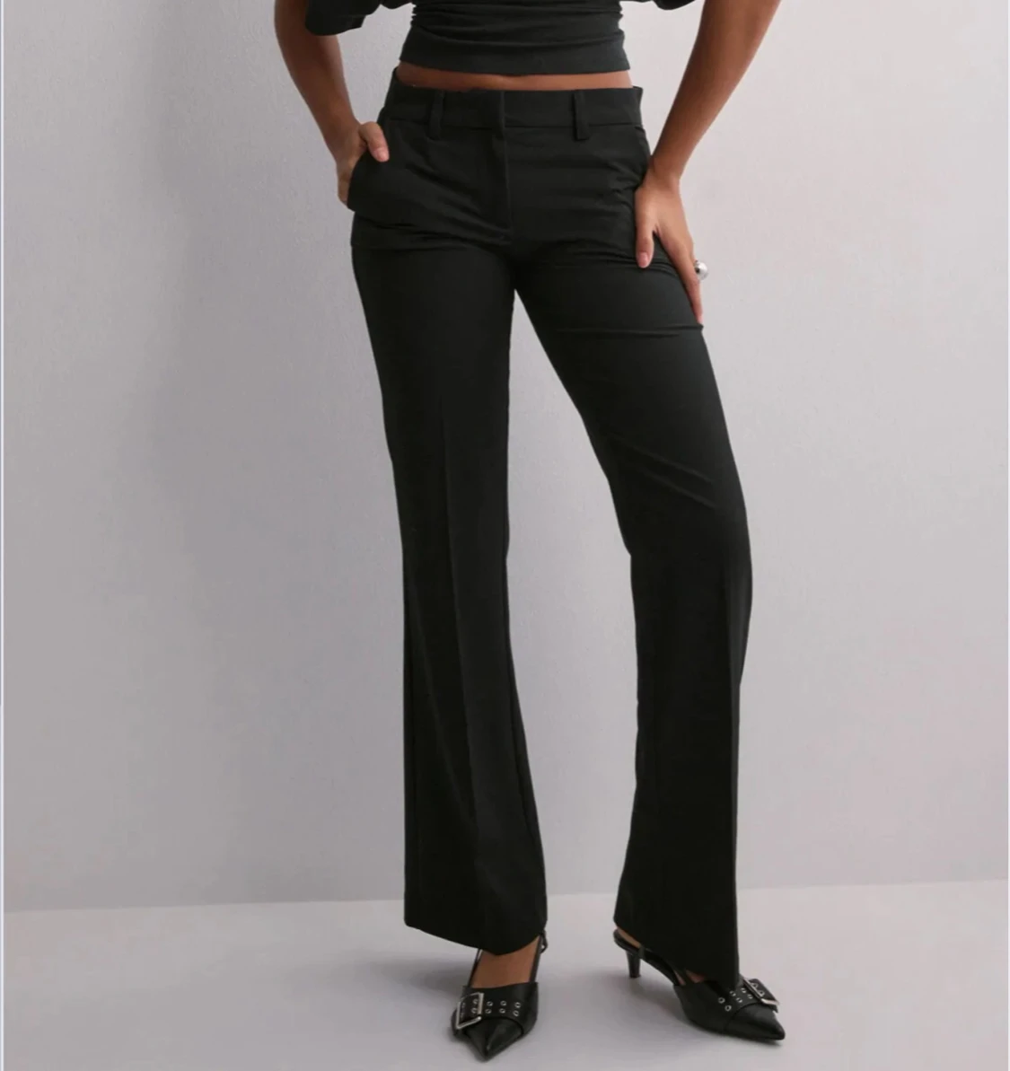 Svarta kostymbyxor från Nelly