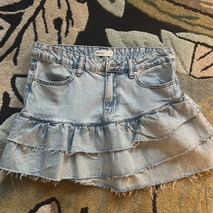 Fina jeanskjol med volang - Jeanskjol med volang