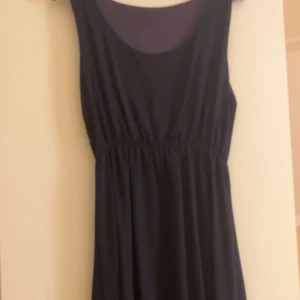 Svart highlow klänning - En svart highlow klänning från Italien! Använd ett par gånger