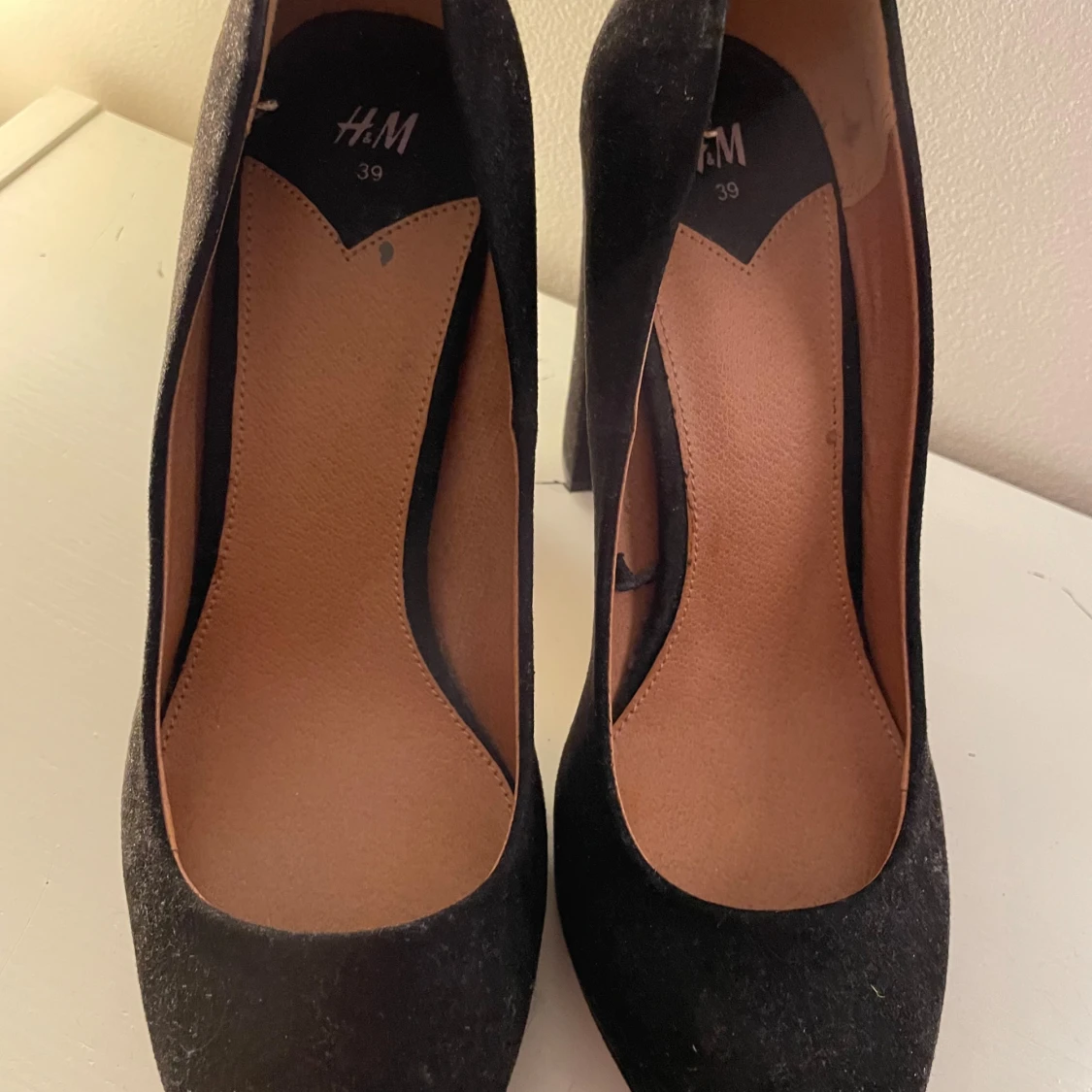 Svarta pumps med klack från H&M - 3