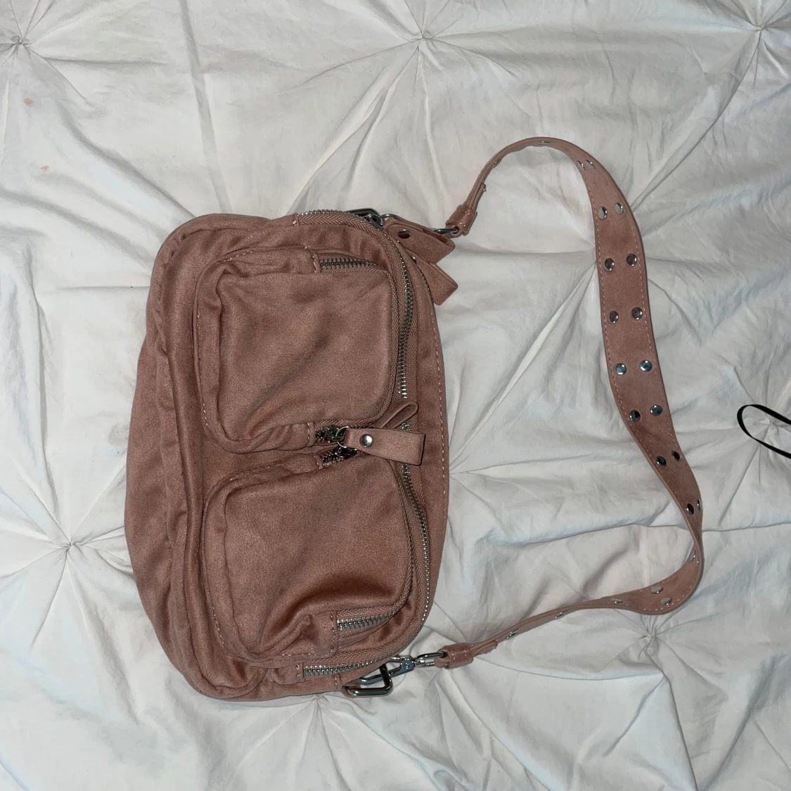 Rosa axelväska från Gina Tricot