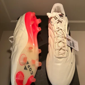 Adidas copa fotbollsskor  - Säljer dessa adidas copa. Helt nya med box. Storlek 44. 