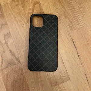 By Malene Birger iPhone Skal - Säljer ett malene Birger mobil skal till iPhone 12 Pro pga fel storlek. 